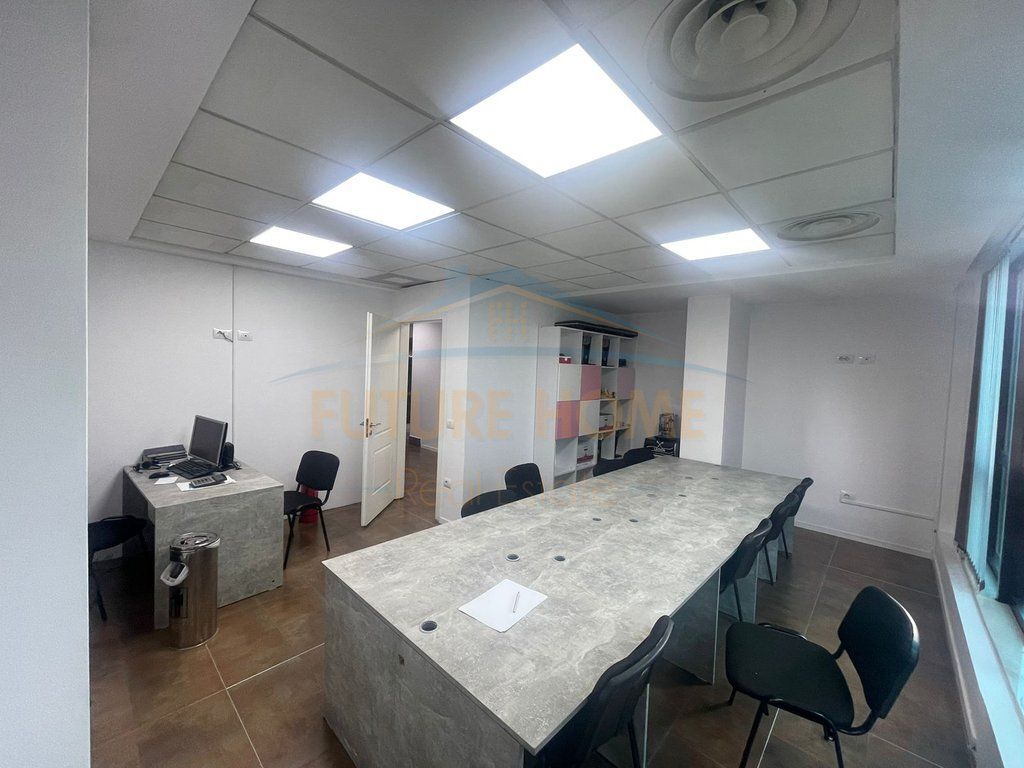 AMBIENT BIZNESI PER QERA I RRUGA E BARRIKADAVE