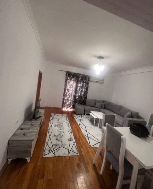 Affittasi Appartamento 2+1+1 con Balcone