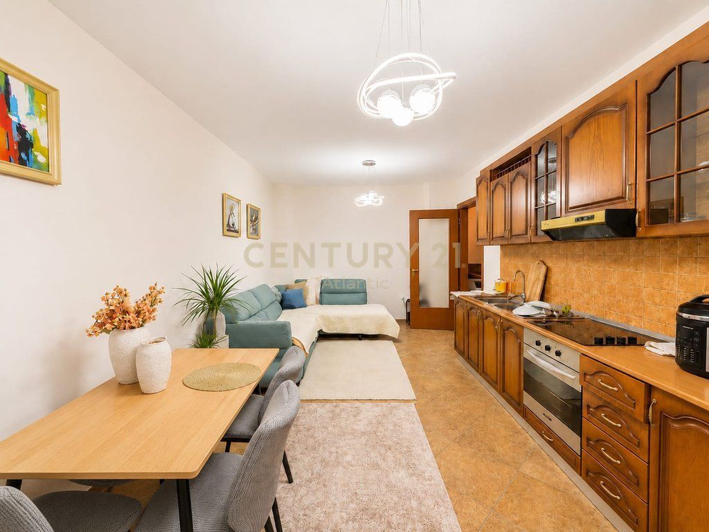 SHITET APARTAMENT ME PAMJE DETI NE GOLEM 140.000 €