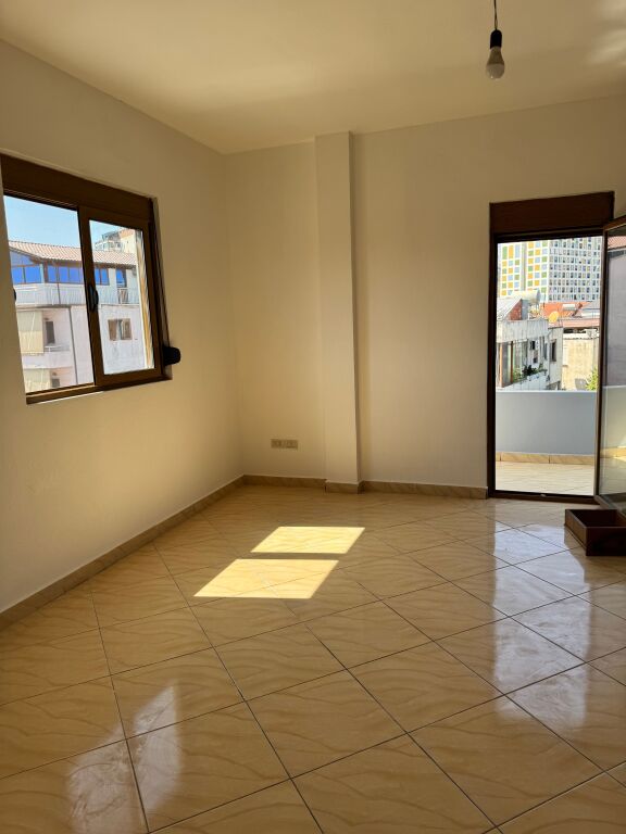 Apartment for rent in a private building 3+1