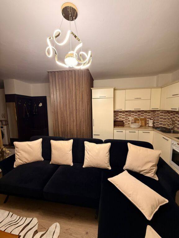 🏡 Apartament 1+1 me qera  📍 Kodra e Diellit, ngjitur me kopshtin botanik 💰 Çmimi: 80.000 Lekë/Muaj (i diskutueshëm)