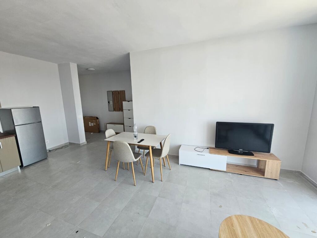 Apartament 2+1, Porcelan (perball UET)