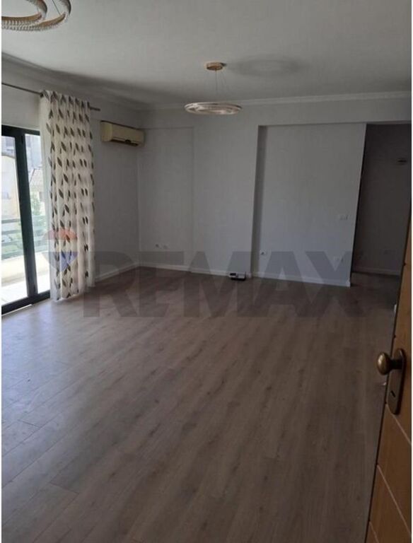 Apartament - Për Shitje - Komuna e Parisit, Tiranë