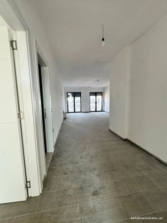Ufficio in Affitto 3+1 Vicino al Nuovo Boulevard (ID BZ21040) Tirana