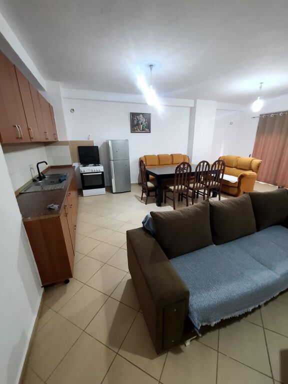 Jepet apartament me Qera 2+1,ne zonen e Freskut.
