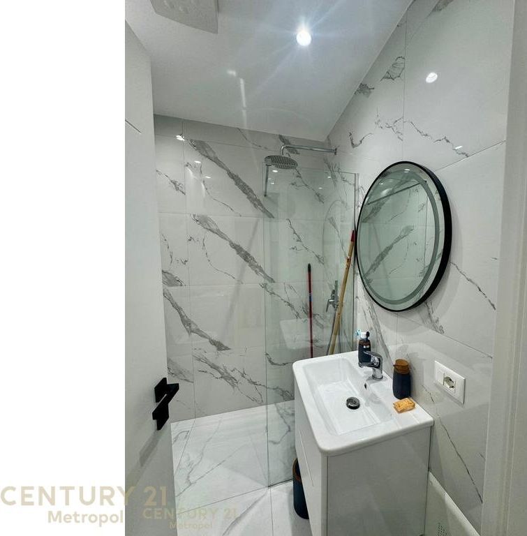 JEPET ME QIRA APARTAMENT TEK BRRYLI!
