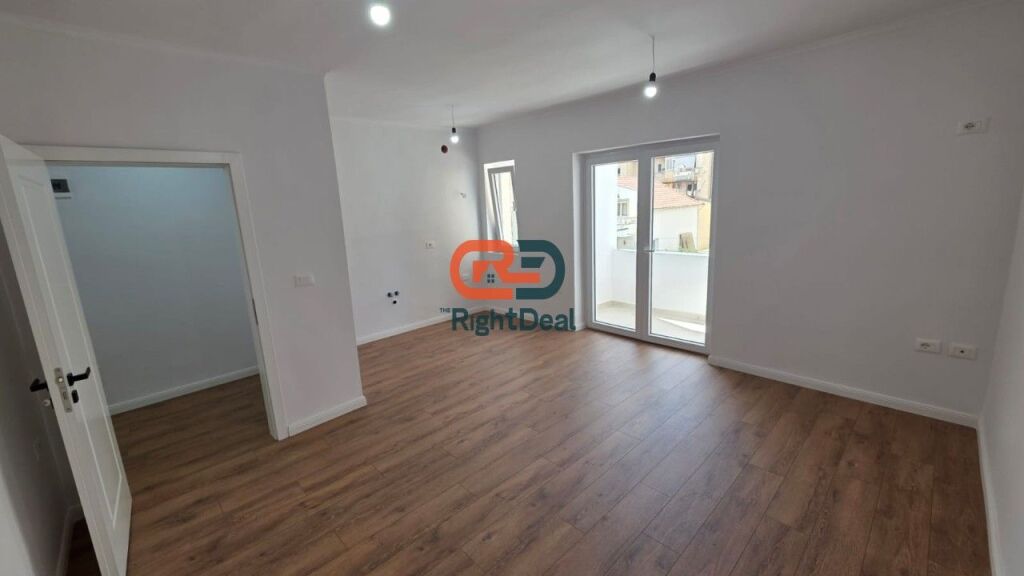 Vicino al Ginnasio Partizani, Super Appartamento 1+1 in Vendita, Ideale per Vivere e Investire!!!