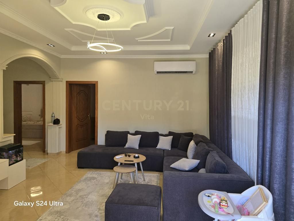 TERRENO+AMBIENTE+VILLA SU DUE PIANI CON SOFFITTA ( 411m2 costruzione )