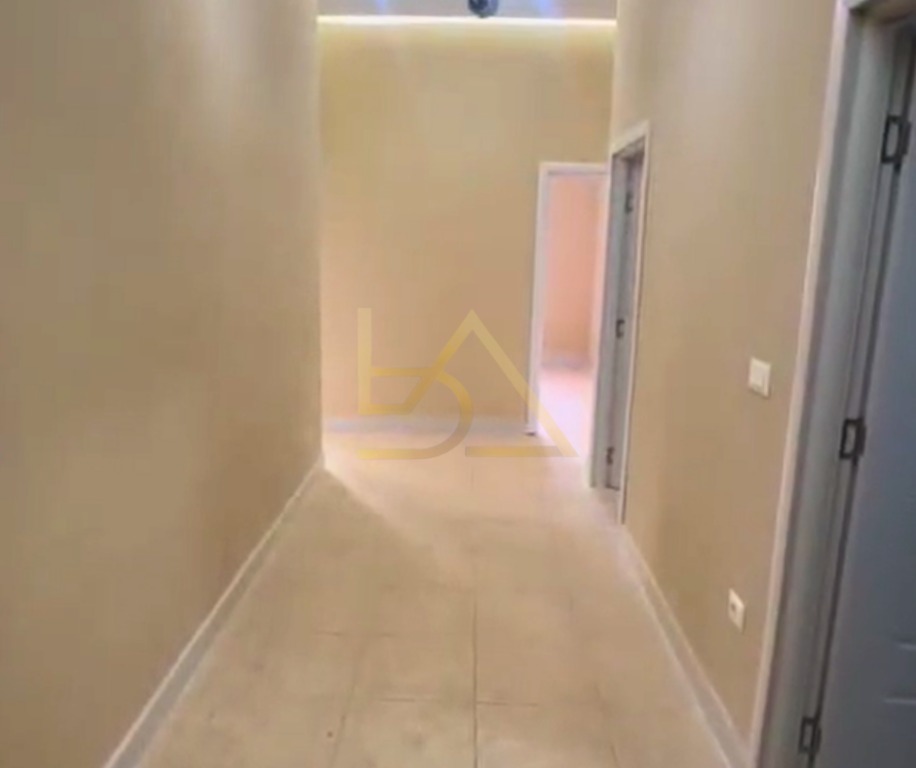 SHITET APARTAMENT 3+1 – PLAZH, DURRËS | PRANË SHKOLLËS “BAJRAM CURRI”