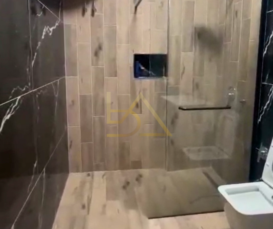 SHITET APARTAMENT 3+1 – PLAZH, DURRËS | PRANË SHKOLLËS “BAJRAM CURRI”