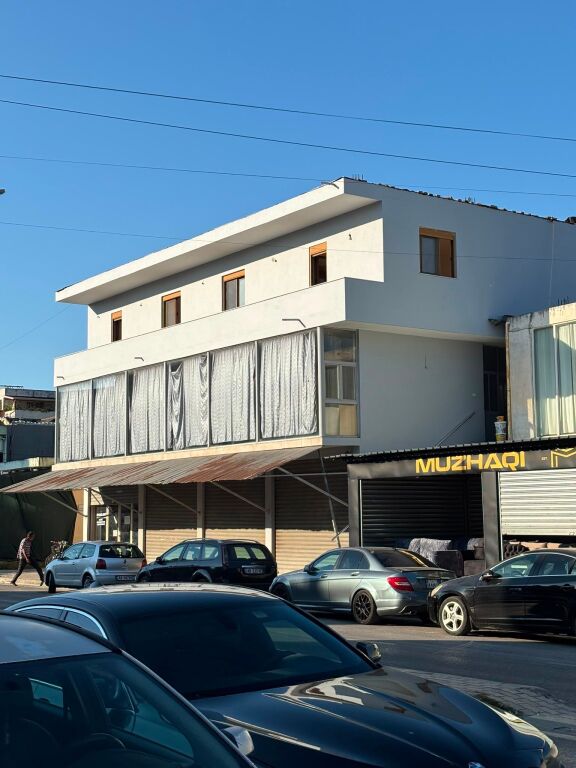 Apartment for rent in a private building 3+1