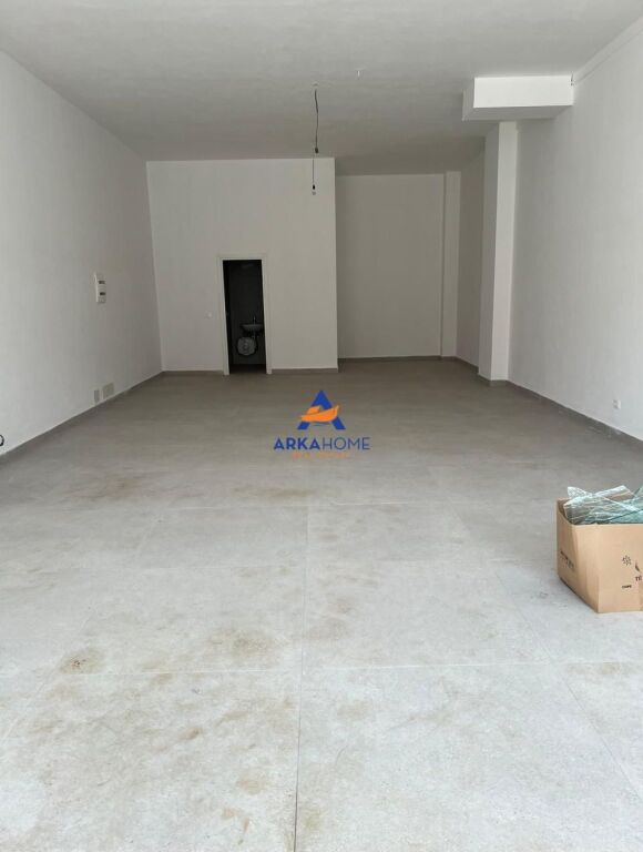JEPET ME QERA AMBIENT BIZNESI 91M2 "BULEVARDI I RI" 85.000 LEKE