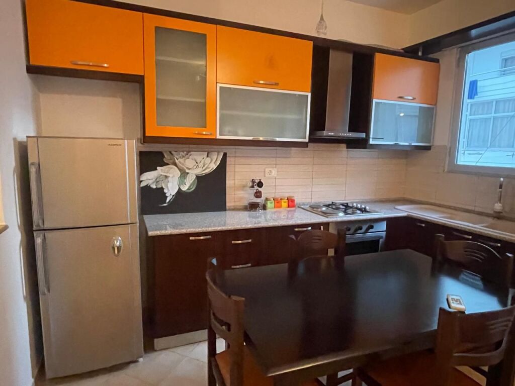 APARTAMENT 1+1 ME QERA AFATGJATË – LUNGOMARE,VLORE