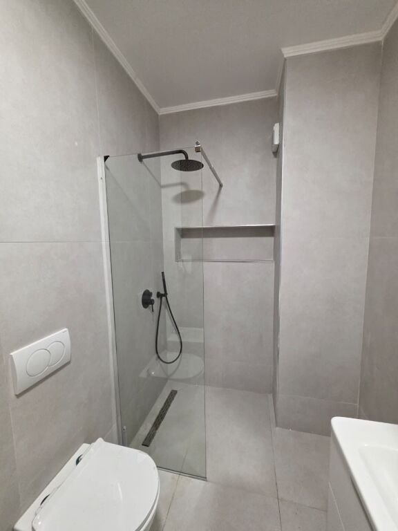 Affitto | Apartament 2 + 1 | Kompleksi Ndergjoni – Rruga Jordan Misja | 750 €/mese