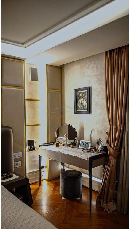 Shitet Apartament Luxury 2+1+2, Komuna e Parisit, Tiranë.