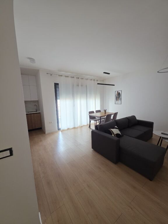 Affitto | Apartament 2 + 1 | Kompleksi Ndergjoni – Rruga Jordan Misja | 750 €/mese