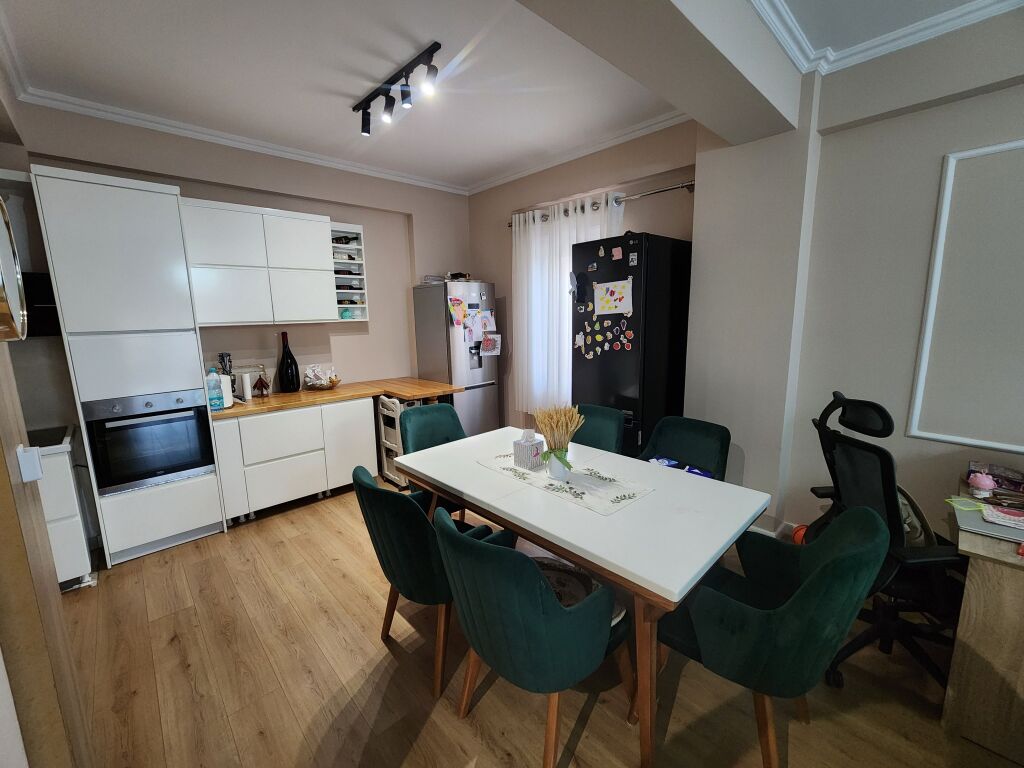 Qera,Apartament 2+1+2 me 2 Poste Parkimi,Liqeni i thate