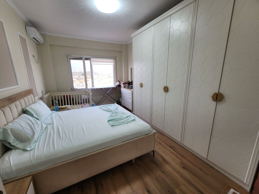 Qera,Apartament 2+1+2 me 2 Poste Parkimi,Liqeni i thate