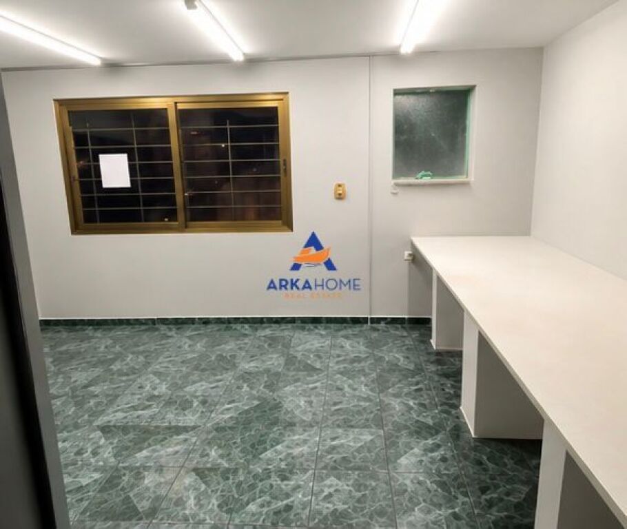 LOCALE COMMERCIALE IN AFFITTO 90M2 "COMUNE DI PARIGI" 80.000 LEKE