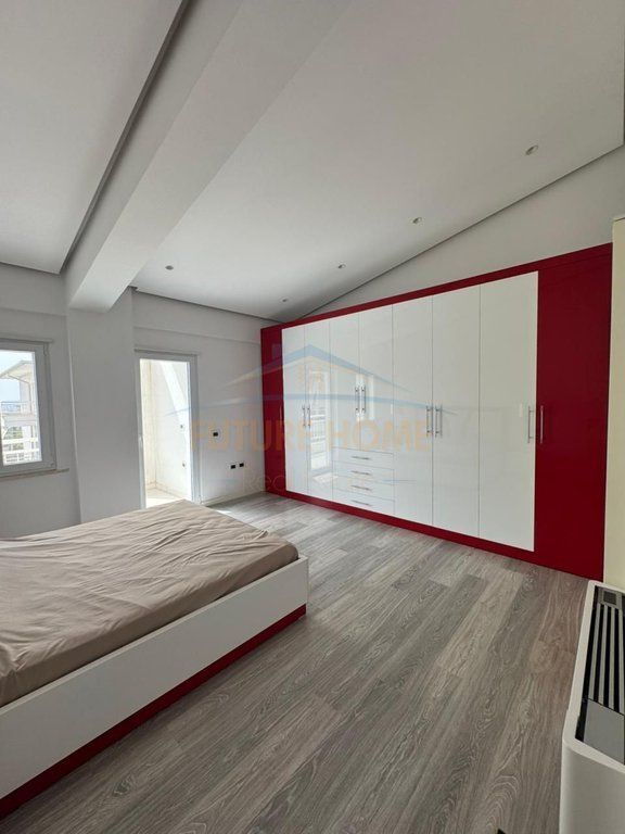 Shitet, Apartament 2+1+2+Verandë, Rruga Shefqet Kuka , Fresk