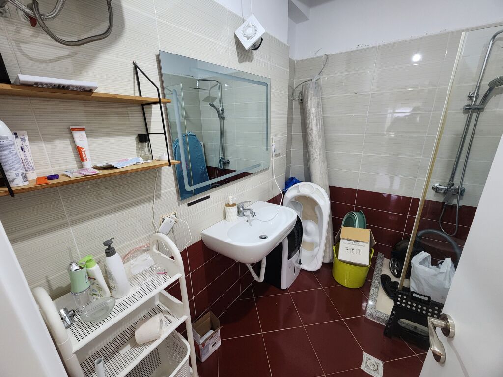Qera,Apartament 2+1+2 me 2 Poste Parkimi,Liqeni i thate