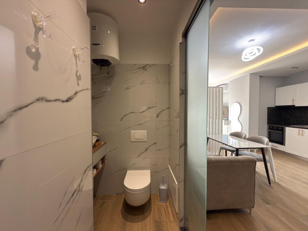 Apartament studio me qira në Lungomare Vlorë Shqipëri