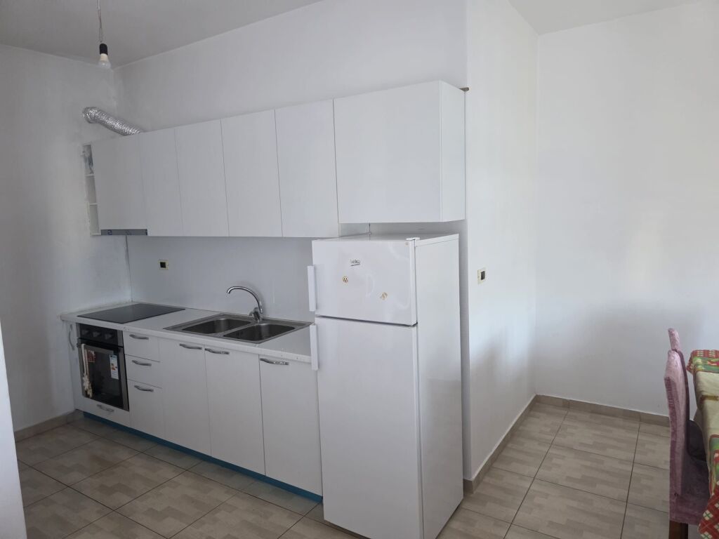 Jepet Me Qera Apartament 2+1+1 Ballkon