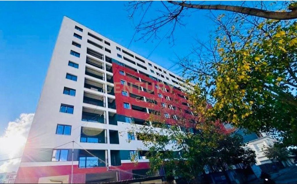SHITET APARTAMENT 2+1+2 + PARKIM – XHAMLLIK, PRANË KOMPLEKSIT “TEK OXHAKU”