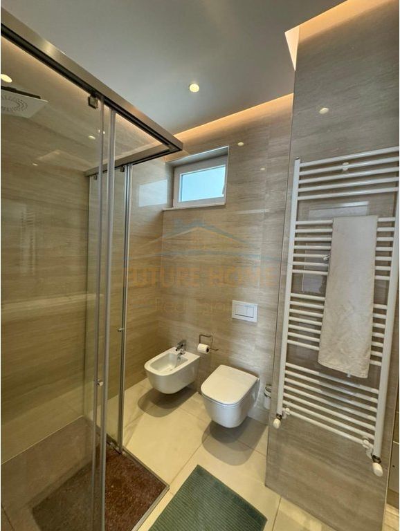 Shitet, Apartament 2+1+2+Verandë, Rruga Shefqet Kuka , Fresk