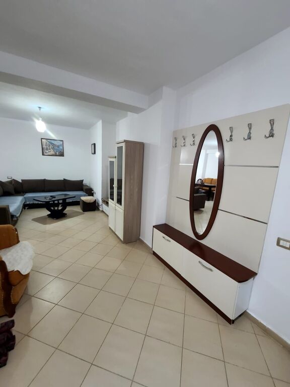 Apartament me qera 2+1