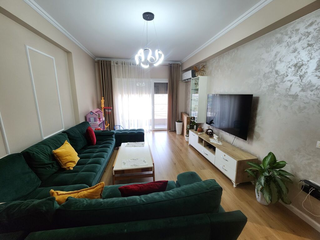 Qera,Apartament 2+1+2 me 2 Poste Parkimi,Liqeni i thate