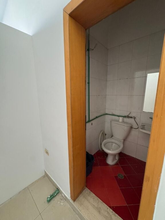 Zyre Me Qera Tek Selvia (ID BZ21041) Tirane