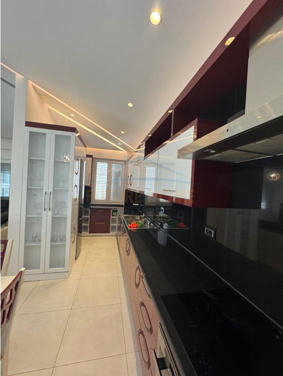 Shitet, Apartament 2+1+2+Verandë, Rruga Shefqet Kuka , Fresk