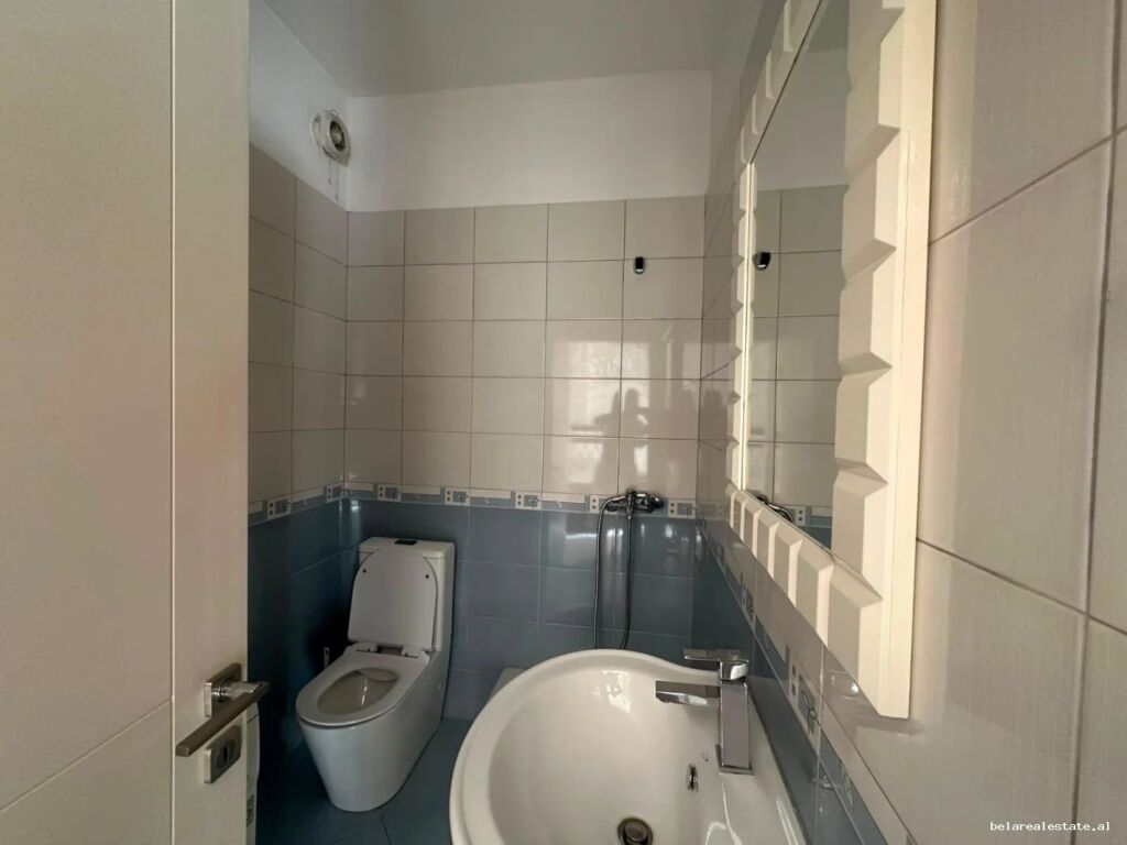 Appartamento In Affitto 2+1 Vicino al Giardino Botanico (ID B2202080) Tirana