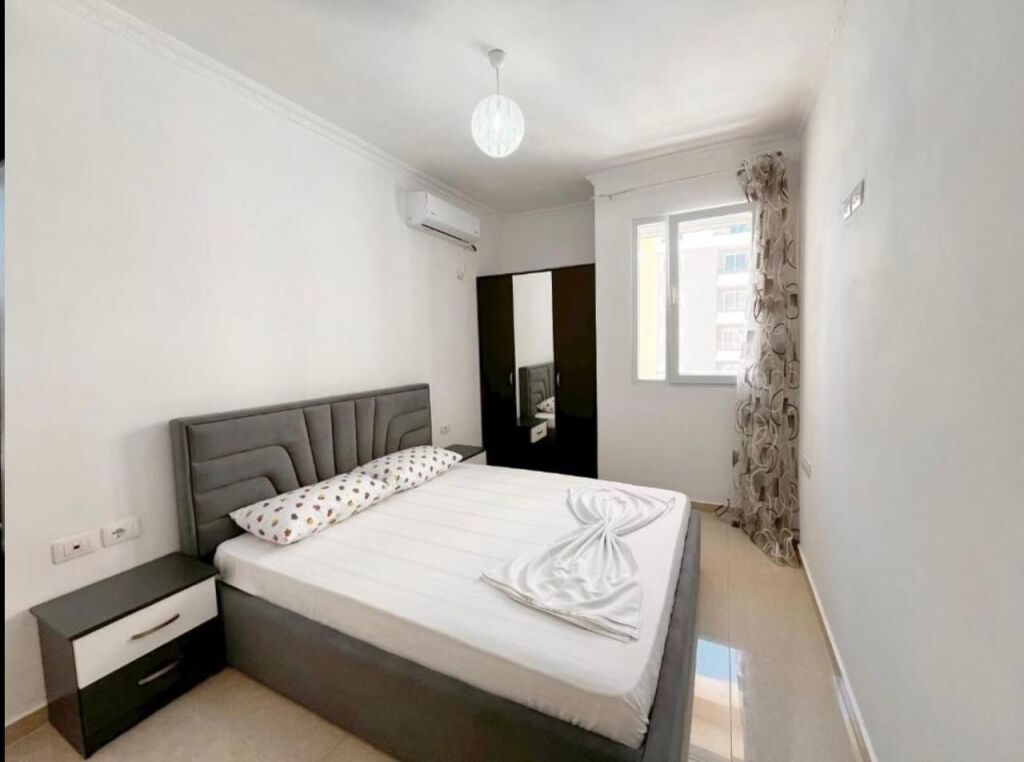 Apartament me dy dhoma gjumi për qira afatgjatë në Vlorë, Shqipëri