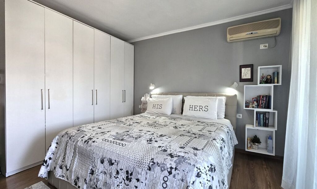 IN VENDITA: 2+1 + 2 BAGNI | ALI DEMI 📍 – VICINO AL CAMPO SPORTIVO | 92 m² NETTI | 4° PIANO | VISTA APERTA | SENZA ASCENSORE | RISTRUTTURATO | 176.000 €