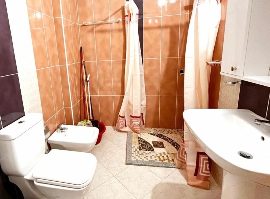 Apartament me dy dhoma gjumi për qira afatgjatë në Vlorë, Shqipëri