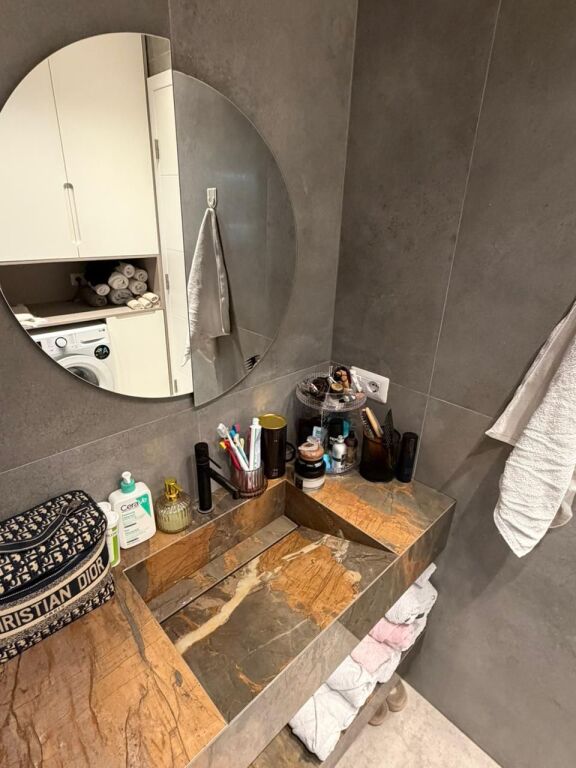 Qera | Apartament 2 + 1 | Rruga 5 Maji – Emerald Center| 1000 €/muaj