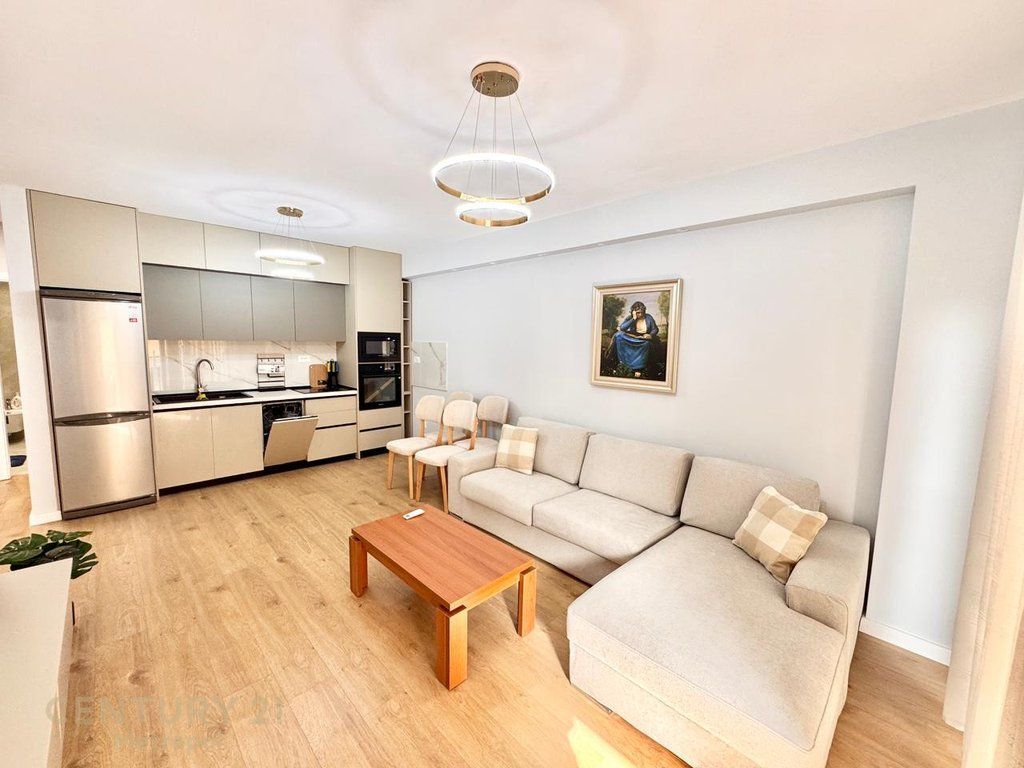 AFFITTASI APPARTAMENTO ADATTO COME 2+1, COMUNE DI PARIGI! 850 € /Mese 80.000 Lek /Mese