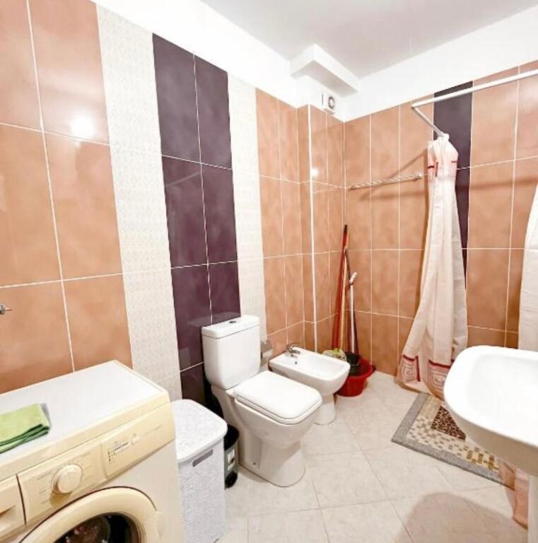 Apartament me dy dhoma gjumi për qira afatgjatë në Vlorë, Shqipëri