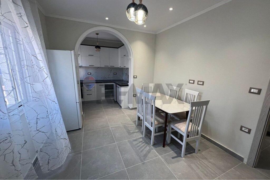 🏡 SHTËPI PRIVATE PËR QIRA – QENDËR, VLORË