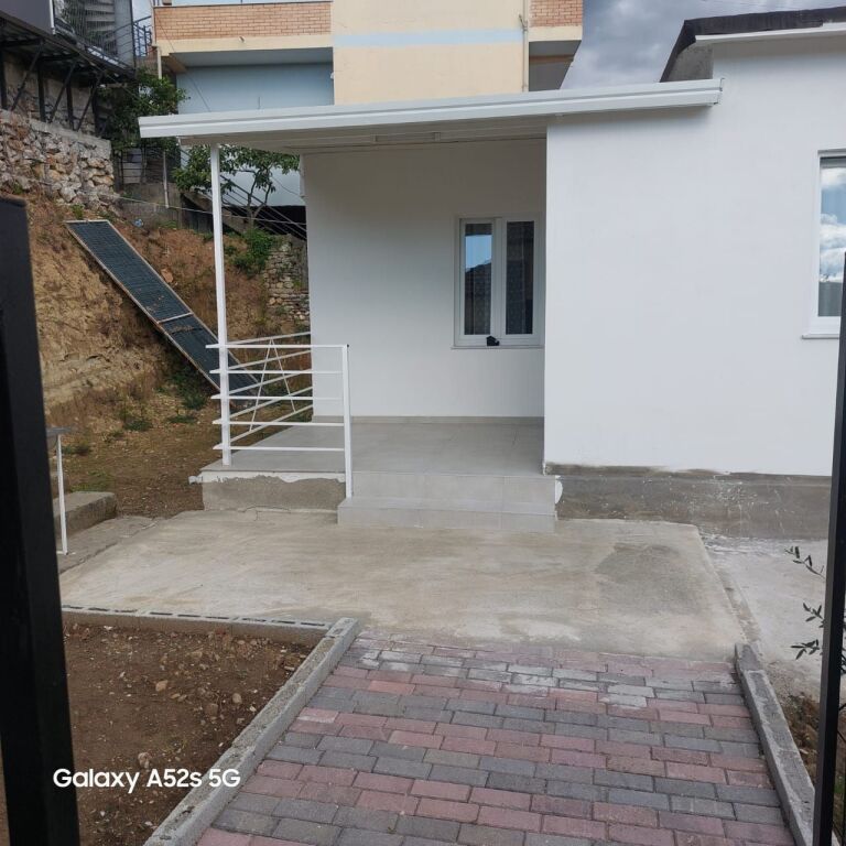 IN AFFITTO CASA PRIVATA 2+1 CON CORTILE E PARCHEGGIO - TIRANA