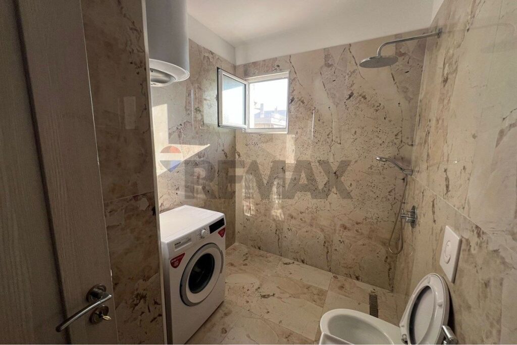 🏡 SHTËPI PRIVATE PËR QIRA – QENDËR, VLORË