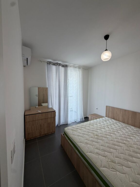 Affitto | Apartament 3 + 1 | Rruga 5 Maji | 650 €/mese