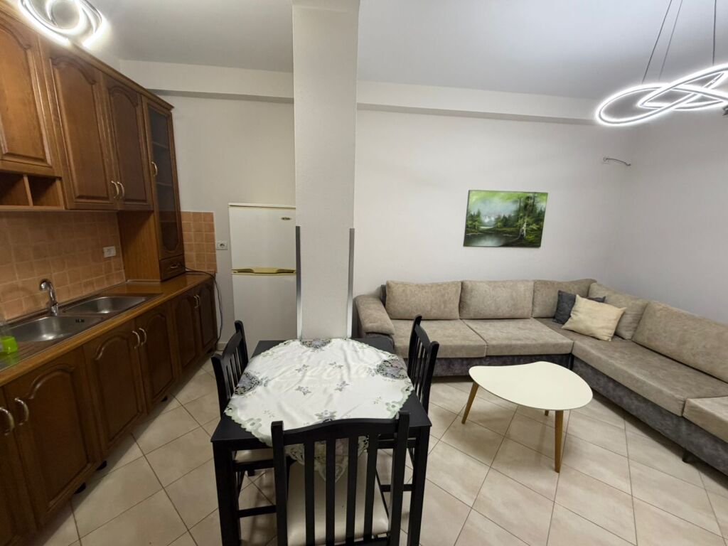 1+1 is given in the basement of Big Market furnished 40000 lek