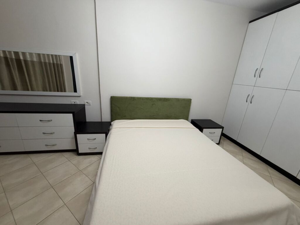1+1 is given in the basement of Big Market furnished 40000 lek