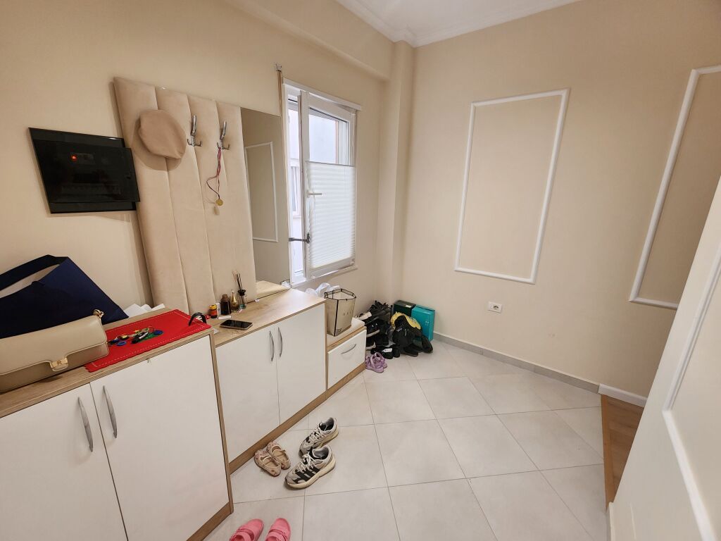Qera,Apartament 2+1+2 me 2 Poste Parkimi,Liqeni i thate