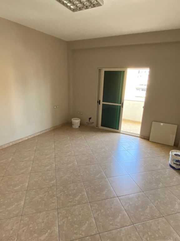 ZYRE ME QERA 150 M2 KODRA E DIELLIT 80.000 LEKE FH-90255