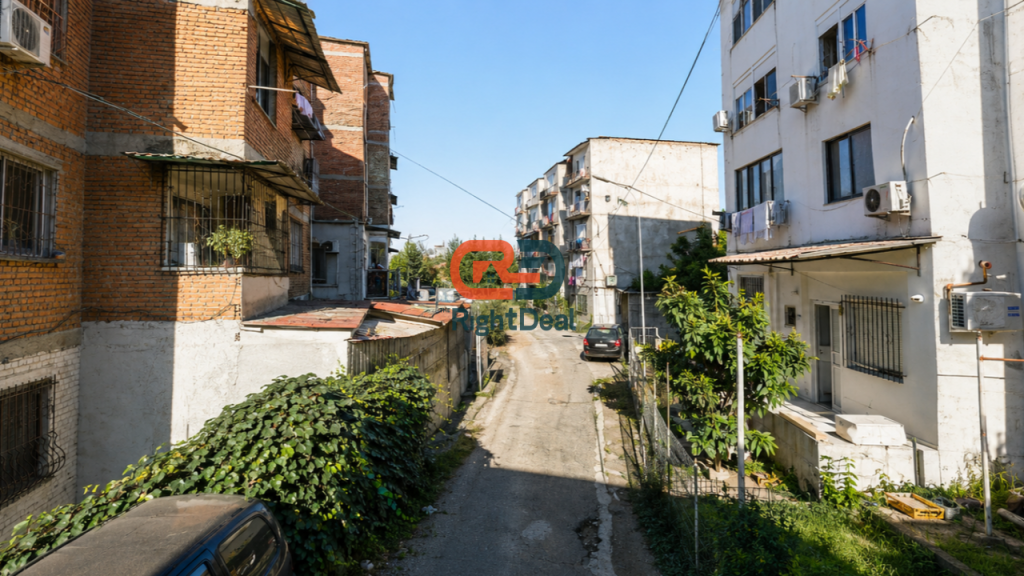 Ne Kinostudio, Shitet Apartament 2+1 Me Planimetri Te Regullt!!