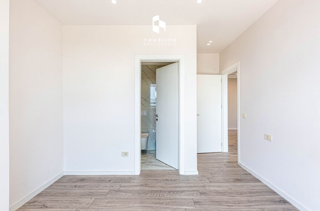 ✨ IN AFFITTO: UFFICIO PREMIUM 101 m² + 1 POSTO AUTO + 2 BAGNI 🚾 / VERANDA – 12° PIANO 📍 GOLDEN TOWER (MINE PEZA RESIDENCE) 🌇 890 €/MESE 💥